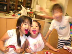 ���y�Y�ŉƑ��̒c�R